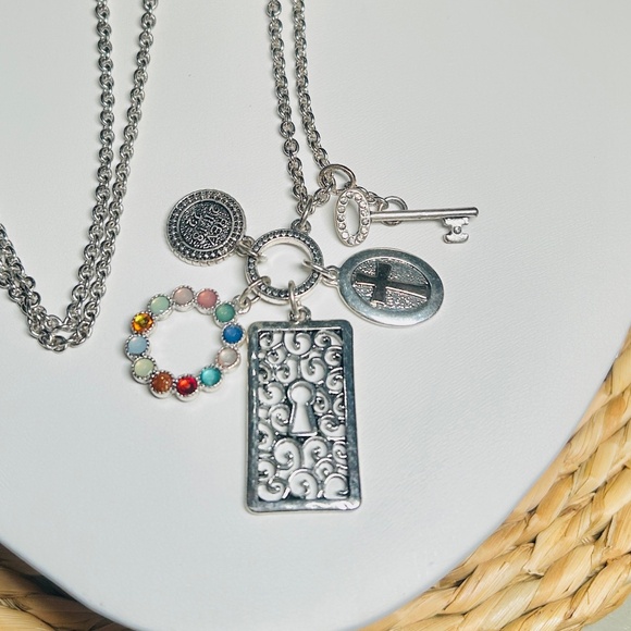 Premier Designs Jewelry - Premier Designs “Heaven” Reversible necklace.